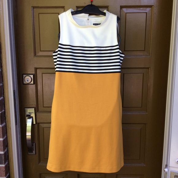 Striped mustard dress with pockets - Picture 1 of 3